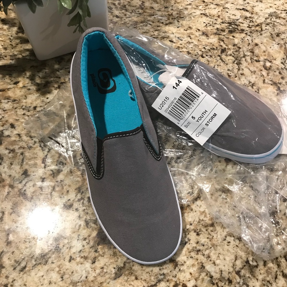 NWT Youth Shoes - gray and blue